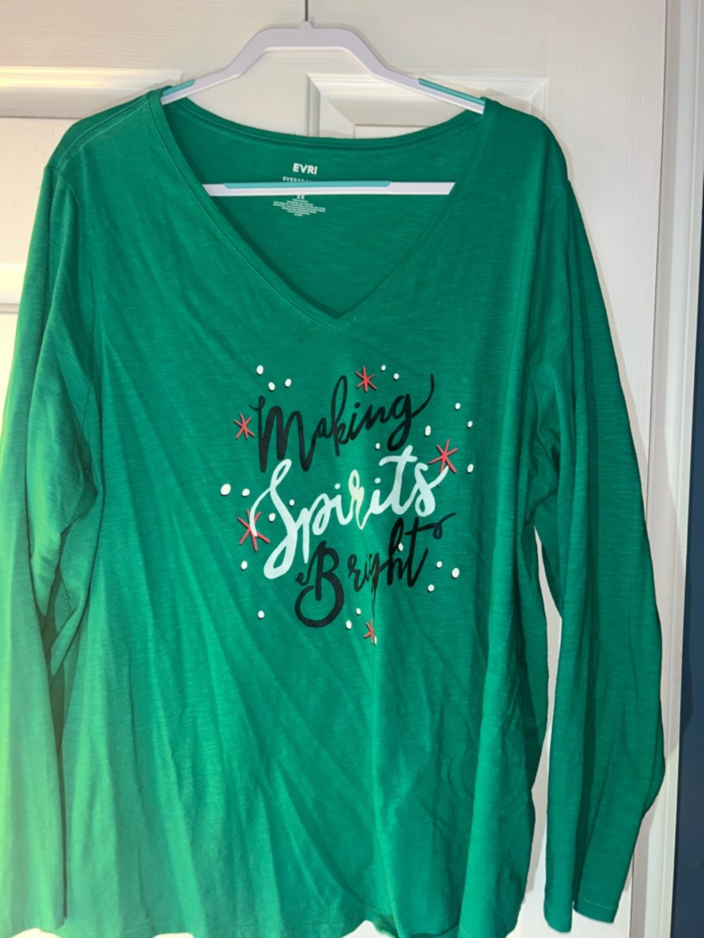 EVRI Green V-Neck Long Sleeve Holiday Top with Graphic. Plus size 2x